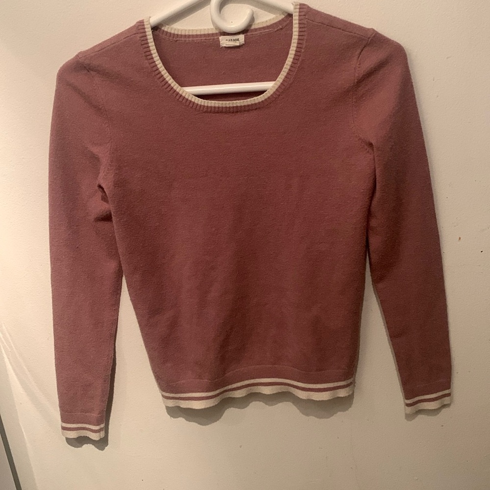 Super Cute Garage Light Pink Crewneck w/White trim SZ Small 😍